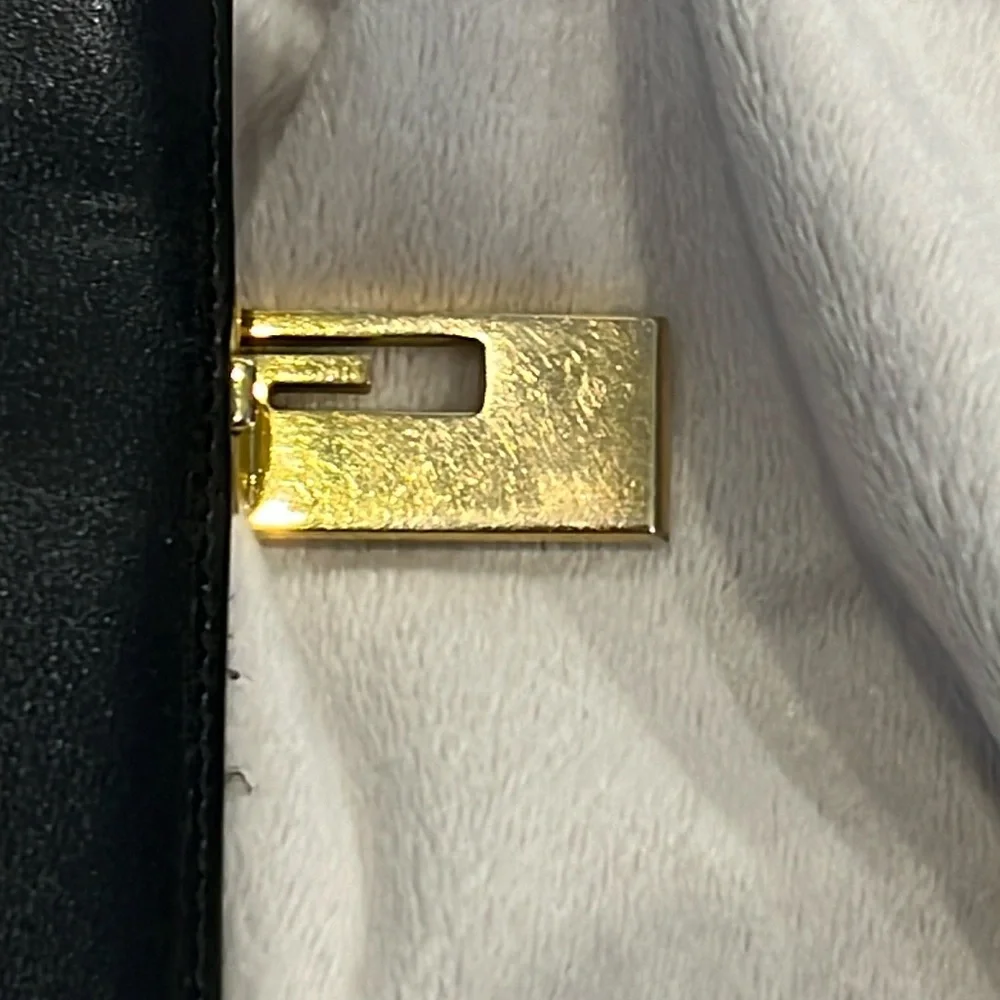 AUTHENTIC Gucci Vintage Black Leather Wallet with Gold Hardware - Picture 3 of 12